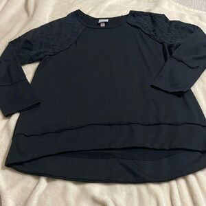 Knox Rose Black High Low Tunic with Lace Shoulder Detail; Size Medium